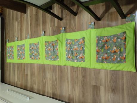 Mantinel - kapsář za postel, 