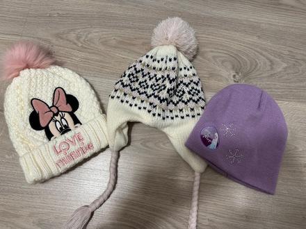 3x dívčí zimní čepice 3-4 roky, 104