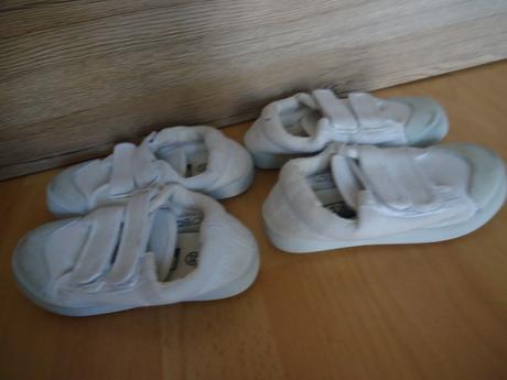 2 plátěné tenisky, 25