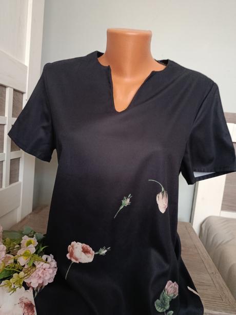 Šaty s růžemi, 38