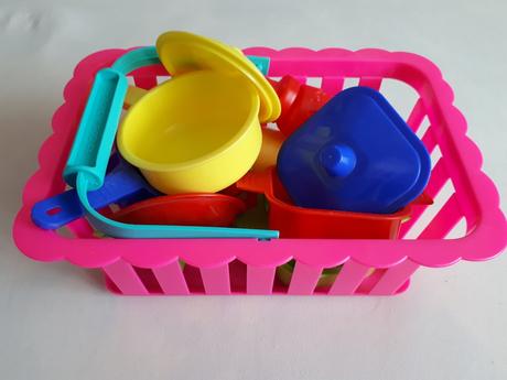 Dětský plastový košík s nádobím, 