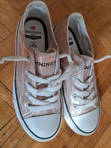 Nové tenisky deckers, 34