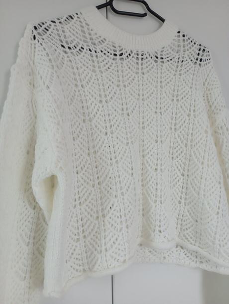 Andělsky bílý krátký oversize svetr, sinsay,m