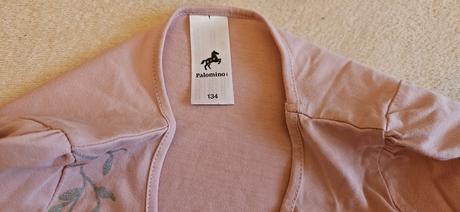 Čtyři zimní svetříky, sváteční a tričko, 122/140, 134