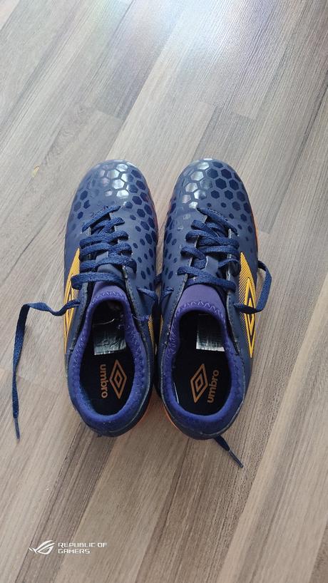 Boty, sálovky, umbro,40