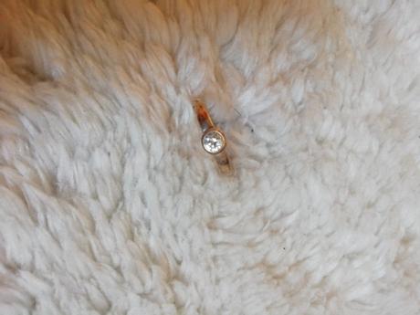 Stříbrný prsten s kamínkem,