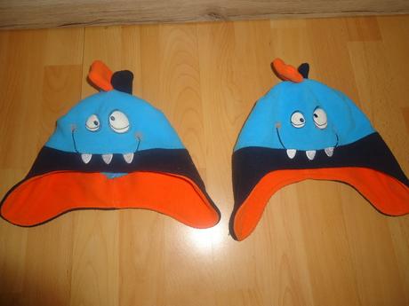 2 zimní čepičky, 92