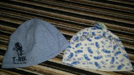 Čepice -jedna je nová, 68