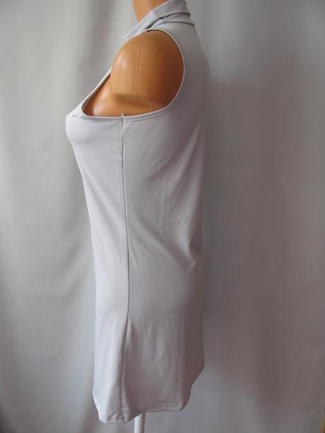 Elastické světle šedé mini šaty, s