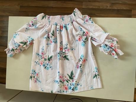 Světle růžová halenka na ramena s nabíraným rukáve, 