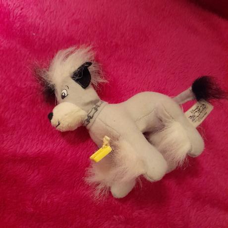 Malý plyšový vrnící pes, pejsek,