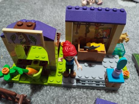 Lego friends 41361 mia a stáj pro hříbata,