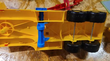 Nákladní auto s kontejnery,