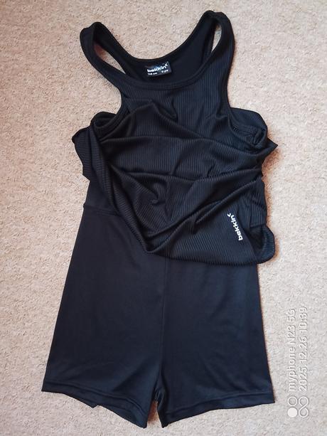 Šaty se šortky zn."bekkin" vel."146", 146