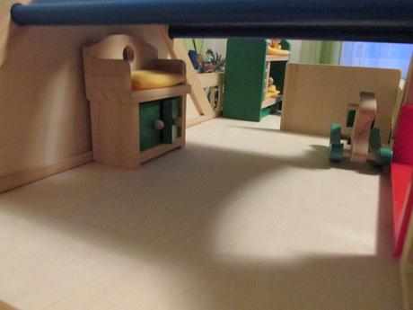 Dřevěný domeček pro panenky se zařízením playtive, 