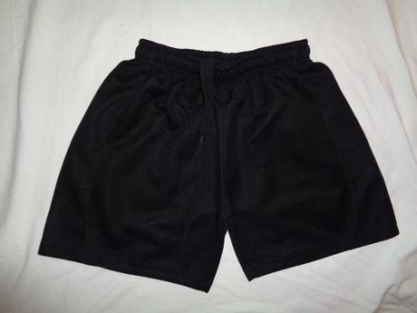 Černé dresíkové sportovní kraťasy, 152