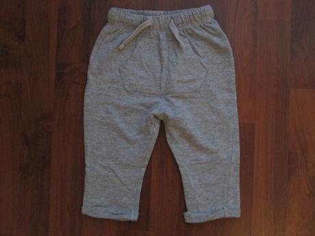 Tepláky nebo kraťasy s klokaní kapsou, 80