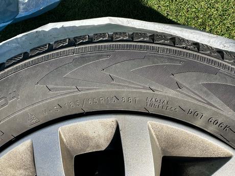 Zimní kola nokian - disky a pneu, 4 ks 185/65 r15, 