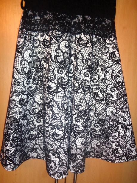 Luxusní černobílé společenské šaty, s