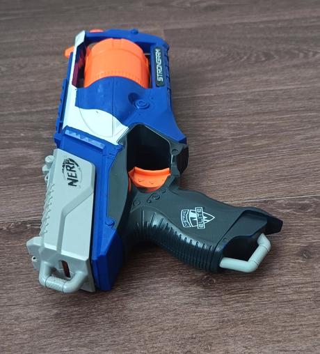 Nerf n-strike elite strongarm,