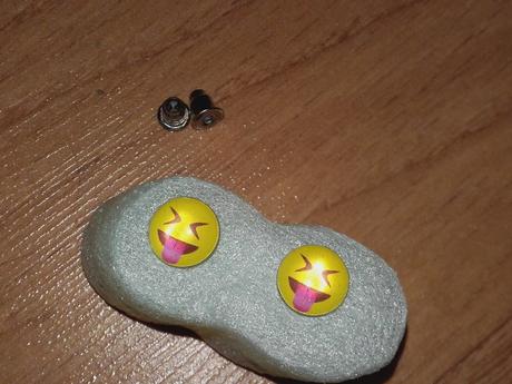 Náušnice emotikon vyplazený jazyk2,