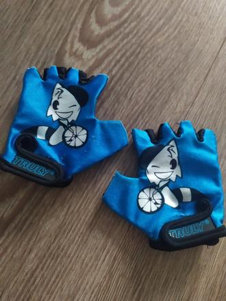 Na kolo rukavice, 116