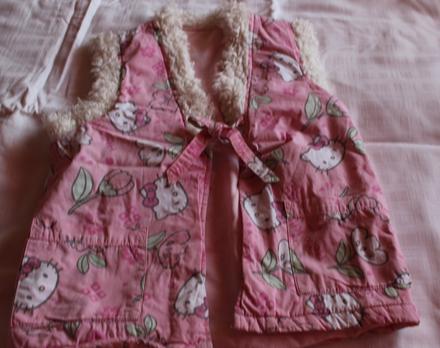 Ho60. zateplená vesta hello kitty, 7-8 let, 128