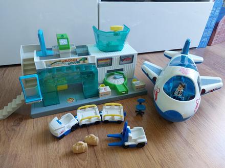 Letadlo s letištěm a příslušenstvím, 