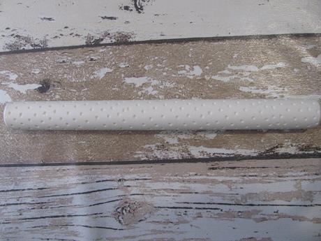 Váleček na potahové hmoty s puntíkama,