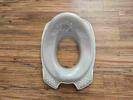 Dětské šedé prkénko učící na wc skoro nepoužité, 