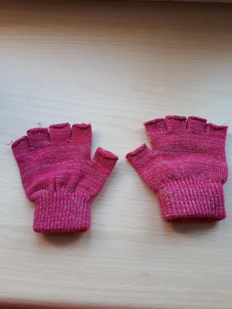 Rukavice bezprstíkove, 104