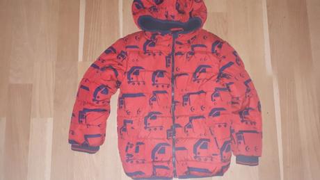 Červená zimní bunda s auty next 98, next,98