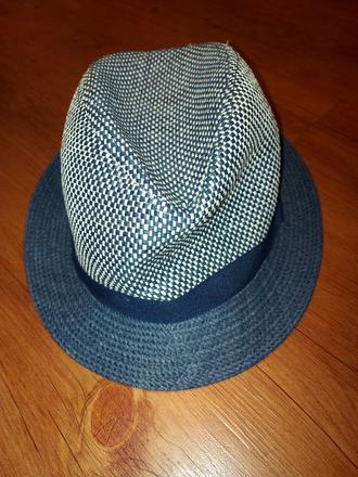 Klobouček, palomino,104