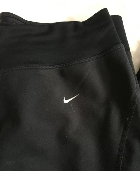 Vel. 40 černé sportovní dámské tepláky, nike,40