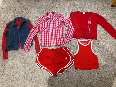 Sada cervena košile, kraťasů, topu,trička,svetru, s