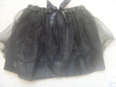 Černá tylová sukýnka na halloween vel. 134/140,