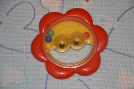 Kousátko a chrastítko - kytka, 