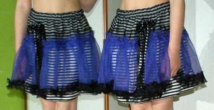 Sukně pro pirátku s fialovým tylem je pruhovaná, 