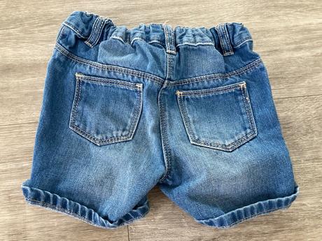 Džínové kratasy, next,92