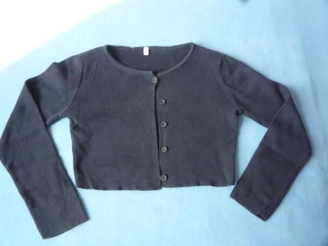 Tmavě modrý krátký svetřík vel. 134, c&a,134