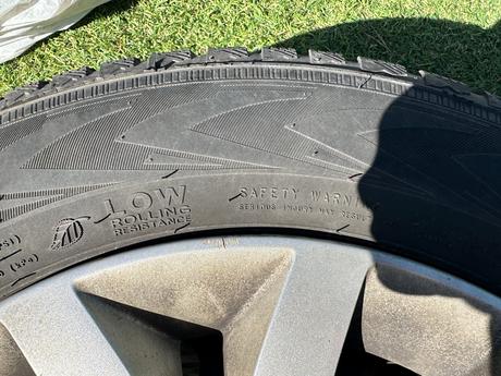 Zimní kola nokian - disky a pneu, 4 ks 185/65 r15, 