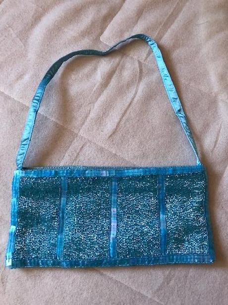 Tyrkysova kabelka latkova s koralky a s naramkem,