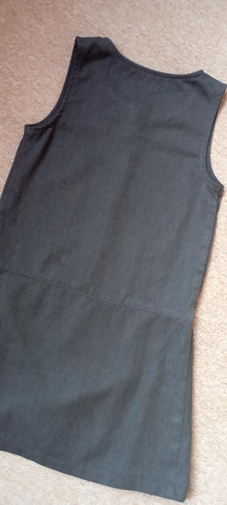 Šedé šaty zn."studio" vel."6-7let", 122