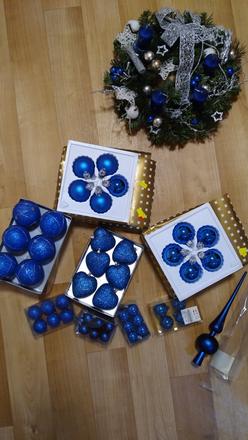 Vánoční věnec + ozdoby,