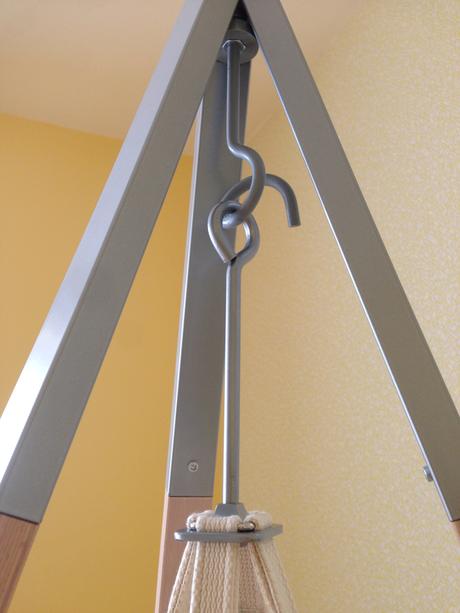 Pokojik pro mimi-kolebka leander,kreslo+policeikea,