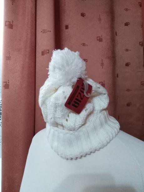 Nová čepice dámská, 44