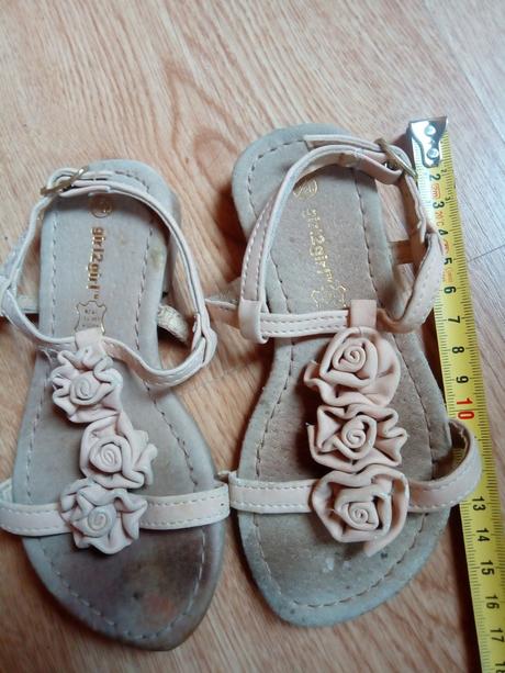 Sandálky, 25