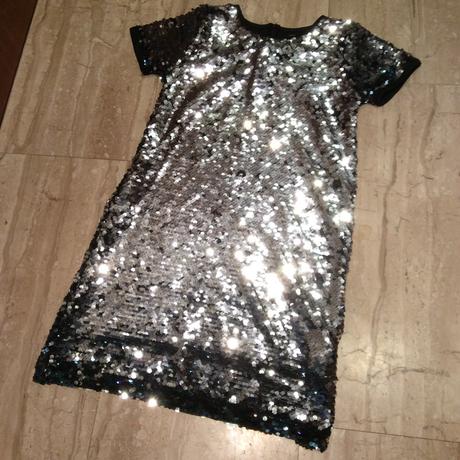Modro-stříbrné šaty s překlápěcími flitry, primark,140