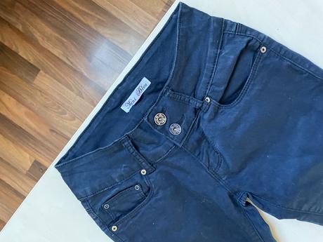 Tmavě modré úzké džíny na knoflíky, vel 25 cca xs,, xs