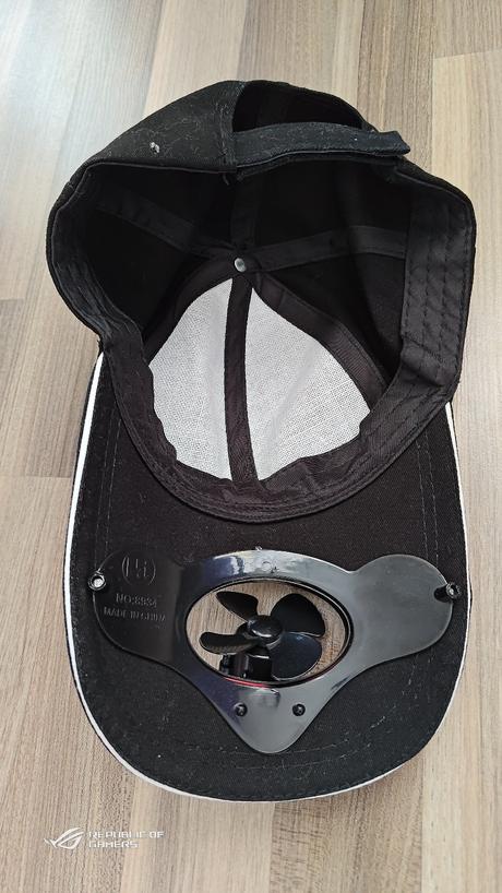 Kšiltovka s větráčkem,